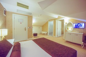 Han Deluxe Hotel & Suites