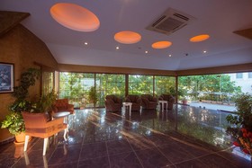 Han Deluxe Hotel & Suites