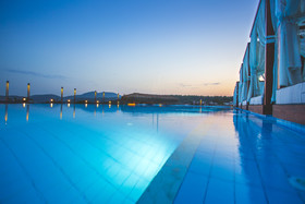 Orka Cove Hotel Penthouse & Suites