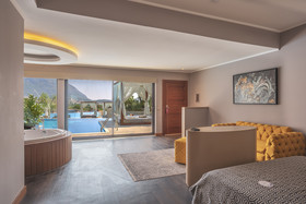 Orka Cove Hotel Penthouse & Suites