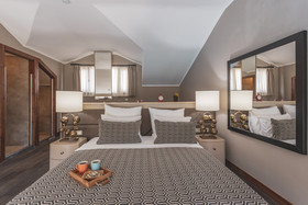 Orka Cove Hotel Penthouse & Suites