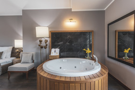 Orka Cove Hotel Penthouse & Suites