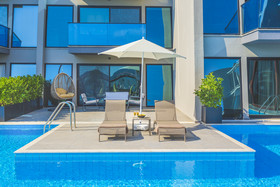 Orka Cove Hotel Penthouse & Suites