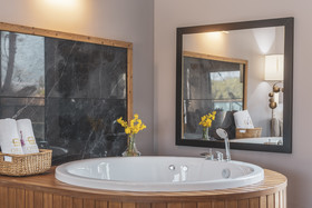 Orka Cove Hotel Penthouse & Suites