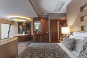 Orka Cove Hotel Penthouse & Suites