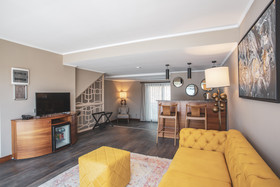 Orka Cove Hotel Penthouse & Suites