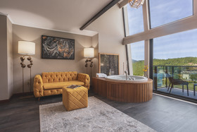 Orka Cove Hotel Penthouse & Suites