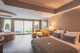 Orka Cove Hotel Penthouse & Suites