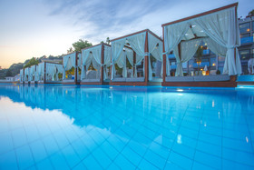Orka Cove Hotel Penthouse & Suites