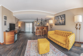Orka Cove Hotel Penthouse & Suites