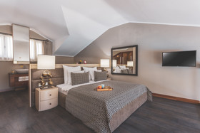 Orka Cove Hotel Penthouse & Suites