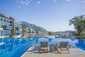 Orka Cove Hotel Penthouse & Suites