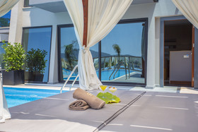 Orka Cove Hotel Penthouse & Suites