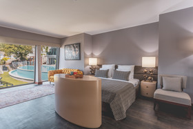 Orka Cove Hotel Penthouse & Suites