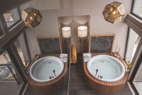 Orka Cove Hotel Penthouse & Suites