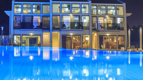 Orka Cove Hotel Penthouse & Suites