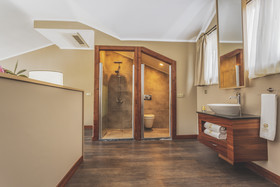 Orka Cove Hotel Penthouse & Suites