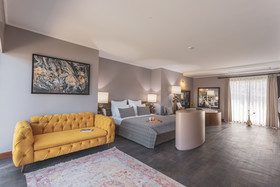 Orka Cove Hotel Penthouse & Suites