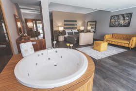 Orka Cove Hotel Penthouse & Suites