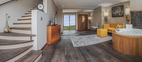 Orka Cove Hotel Penthouse & Suites