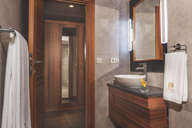 Orka Cove Hotel Penthouse & Suites