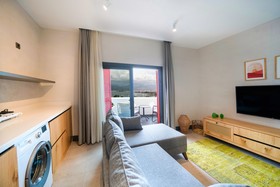 Reddoors Suites