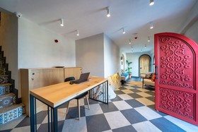 Reddoors Suites