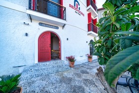 Reddoors Suites