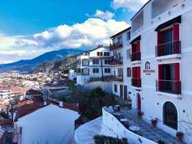 Reddoors Suites