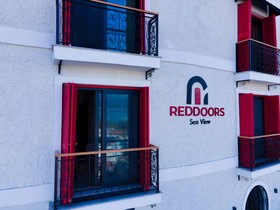 Reddoors Suites