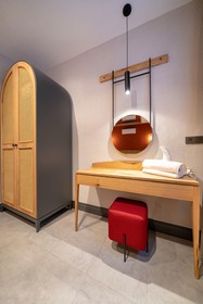 Reddoors Suites