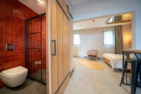 Reddoors Suites