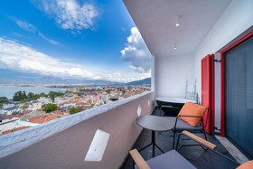 Reddoors Suites