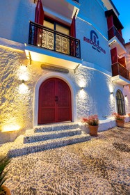 Reddoors Suites