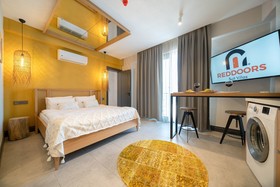 Reddoors Suites