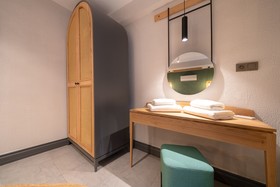Reddoors Suites
