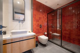 Reddoors Suites