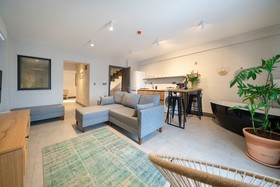 Reddoors Suites