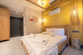 Reddoors Suites