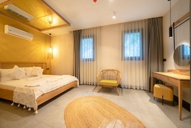 Reddoors Suites