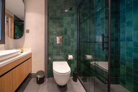 Reddoors Suites