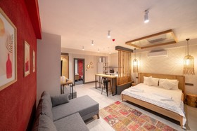 Reddoors Suites