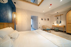 Reddoors Suites