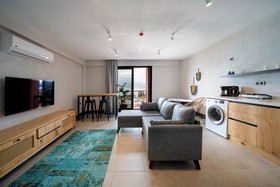 Reddoors Suites