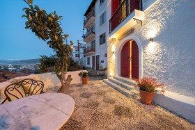Reddoors Suites