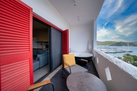 Reddoors Suites