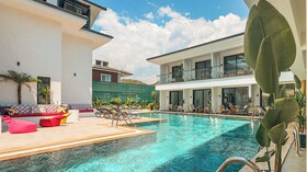 S-Cape Hotel
