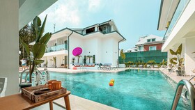 S-Cape Hotel