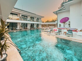 S-Cape Hotel