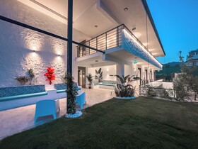 S-Cape Hotel